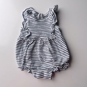 Baby Gap girls romper size 6-12 months EUC